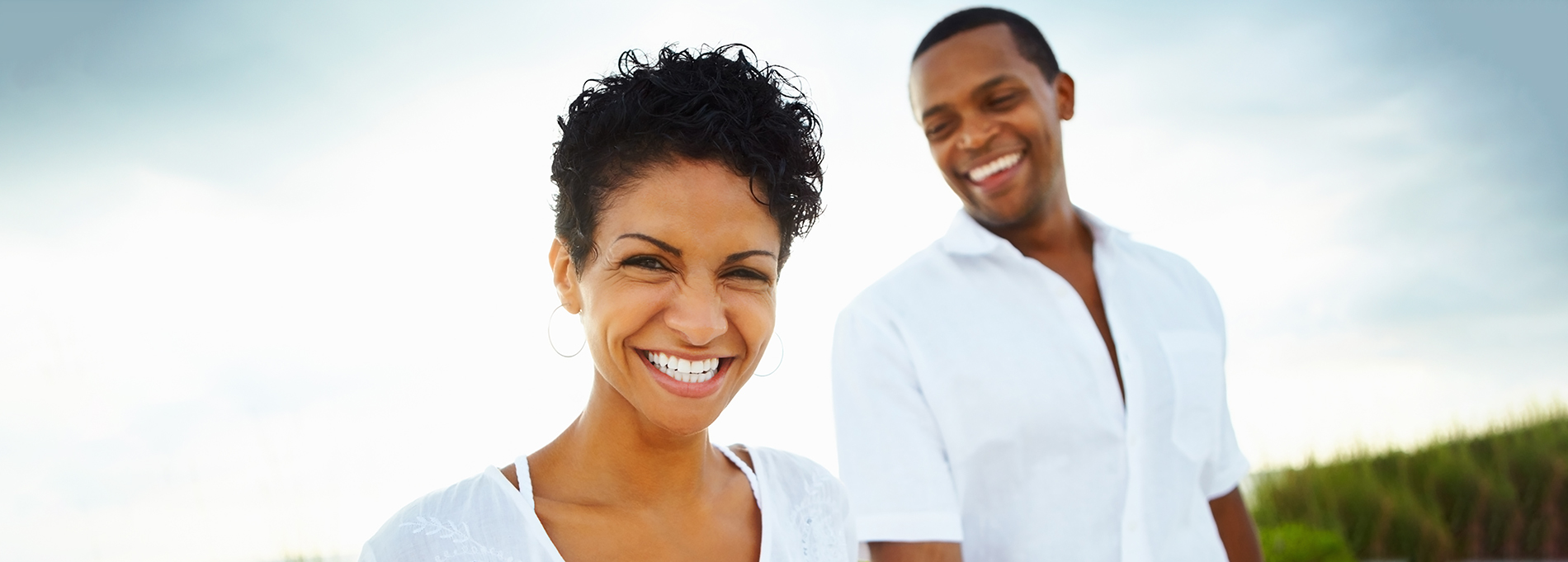 Couple happy with their dentures from Steven T. Feige Denture Clinic